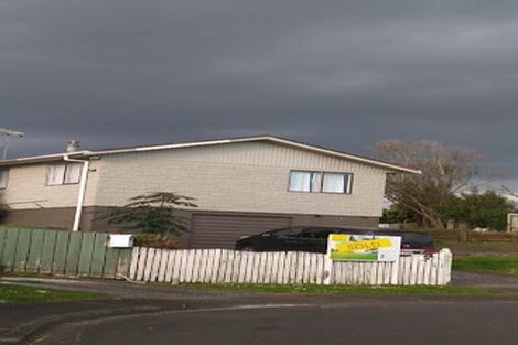 Photo of property in 16 Massine Place, Randwick Park, Auckland, 2105