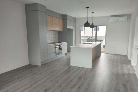 Photo of property in 8/107 Hobsonville Road, West Harbour, Auckland, 0618