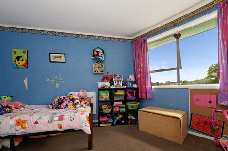 Photo of property in 4 Serwayne Place, Sunnyvale, Auckland, 0612