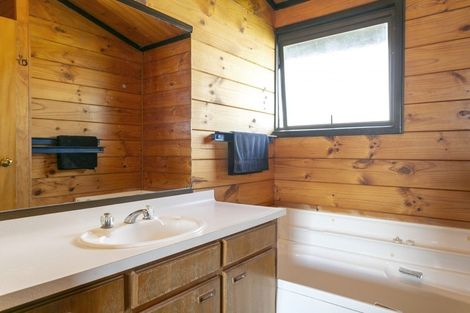 Photo of property in 4 Ward Place, Richmond Heights, Taupo, 3330