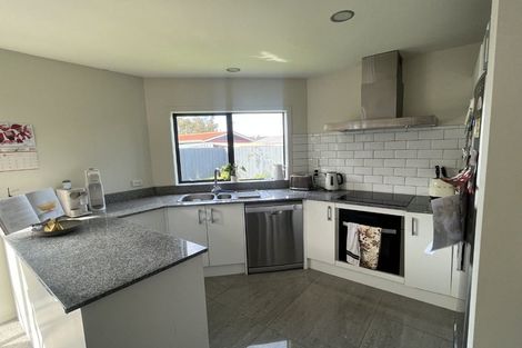 Photo of property in 2/100 Eversleigh Road, Belmont, Auckland, 0622