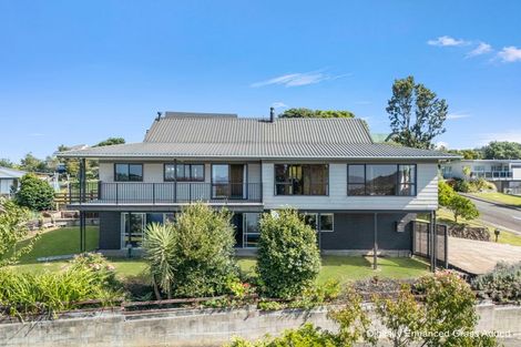 Photo of property in 8 Tairua Heights, Tairua, 3508