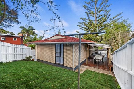 Photo of property in 1/16 Hogans Road, Glenfield, Auckland, 0629