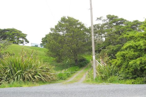 Photo of property in 56 Waikoukou Valley Road, Waimauku, 0882