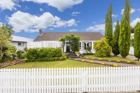 Photo of property in 44 Dowling Grove, Silverstream, Upper Hutt, 5019
