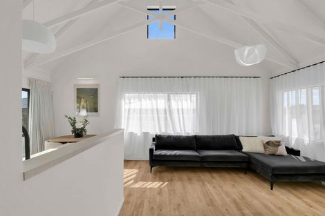 Photo of property in 15 Waitai Street, Castlecliff, Whanganui, 4501