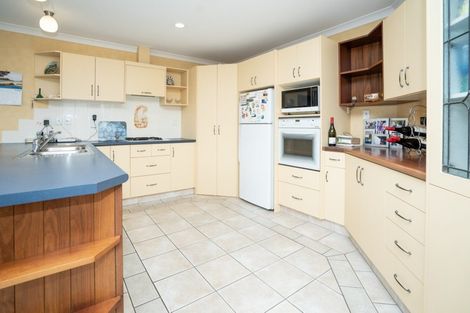Photo of property in 9 Royal Heights, Glen Avon, New Plymouth, 4312