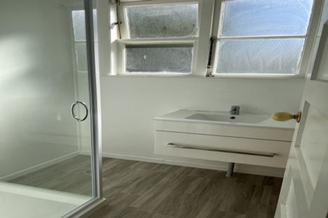 Photo of property in 13 Waiohua Road, Greenlane, Auckland, 1061