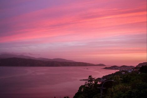 Photo of property in 11 Fortification Road, Karaka Bays, Wellington, 6022