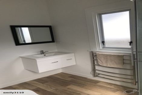 Photo of property in 178 Onepu Road, Lyall Bay, Wellington, 6022