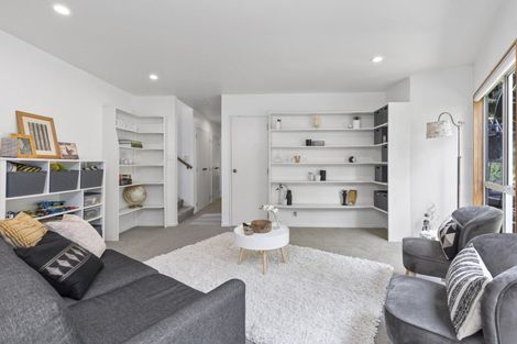 Photo of property in 1/31 Holdaway Avenue, Northcote, Auckland, 0627