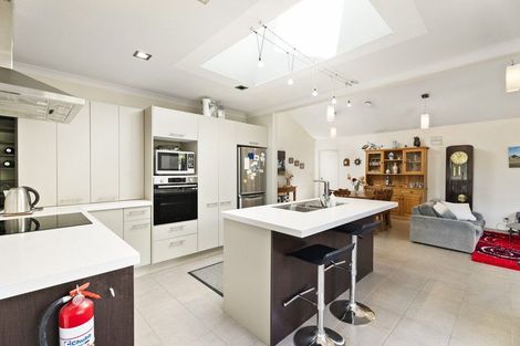 Photo of property in 17 Roseville Road, Gulf Harbour, Whangaparaoa, 0930