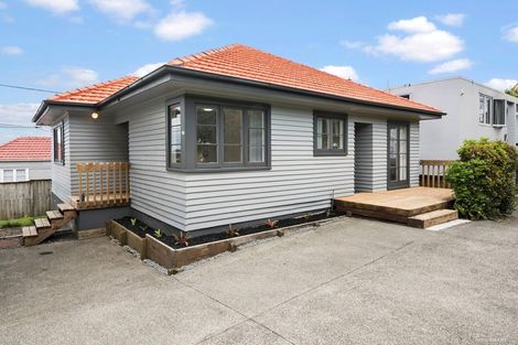 Photo of property in 2/18 Forrest Hill Road, Forrest Hill, Auckland, 0620