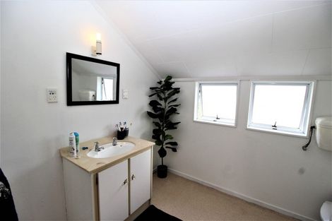 Photo of property in 11 Ross Street, Woodville, 4920