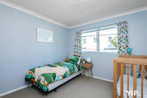 Photo of property in 3 Kingsbridge Place, Newlands, Wellington, 6037