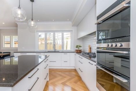 Photo of property in 32 Karoro Road, One Tree Point, 0118