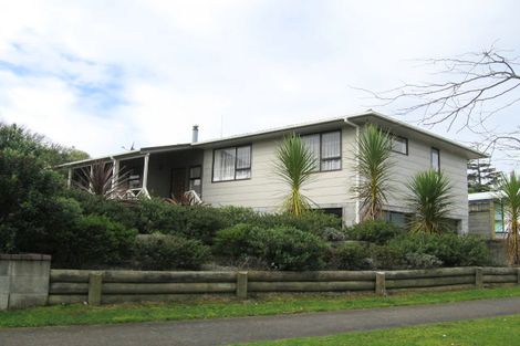 Photo of property in 12 Heathcote Place, Fitzherbert, Palmerston North, 4410