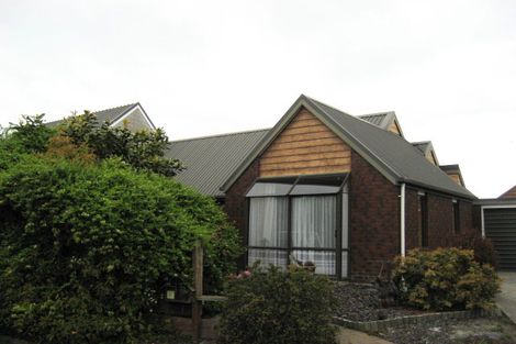 Photo of property in 2/5 Derenzy Place, Avonhead, Christchurch, 8042