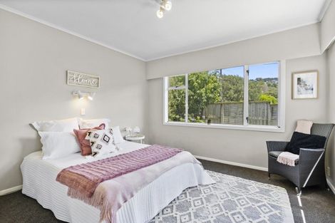 Photo of property in 6 Park Avenue, Tawa, Wellington, 5028