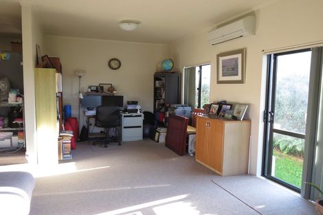 Photo of property in 6a Sunward Rise, Glenfield, Auckland, 0629