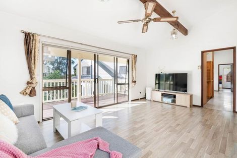 Photo of property in 17 Palliser Lane, Browns Bay, Auckland, 0630