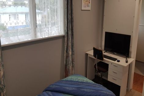 Photo of property in 20-22 Sievers Grove, Cannons Creek, Porirua, 5024