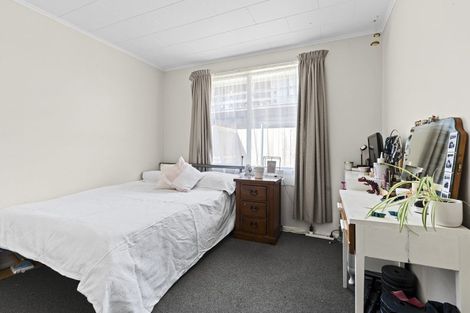 Photo of property in 2/12 Ambury Place, Merrilands, New Plymouth, 4312