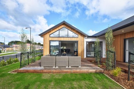 Photo of property in 38 Vinistra Road, Kumeu, 0810