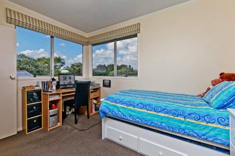 Photo of property in 65 Pupuke Road, Birkenhead, Auckland, 0627