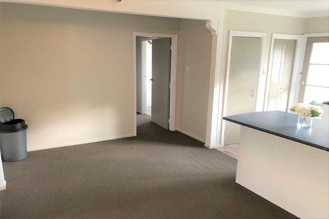 Photo of property in 27 Bellringer Crescent, Newlands, Wellington, 6037