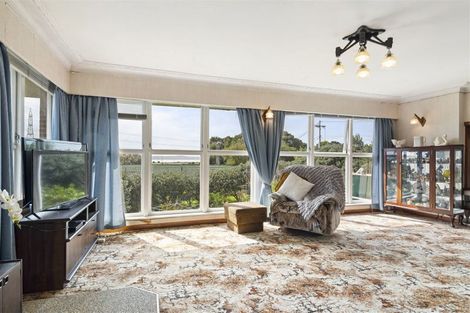 Photo of property in 84 Royal View Road, Te Atatu South, Auckland, 0610