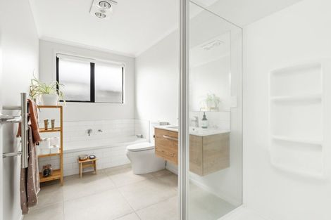 Photo of property in 24 Raynor Crescent, Pyes Pa, Tauranga, 3112