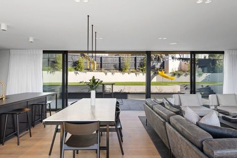 Photo of property in 32 Mount Pleasant Road, Mount Pleasant, Christchurch, 8081