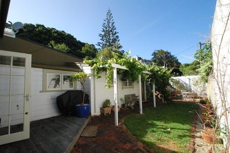Photo of property in 128 Elizabeth Street, Mount Victoria, Wellington, 6011