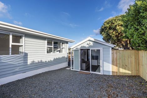 Photo of property in 3 Terrace Road, Titahi Bay, Porirua, 5022