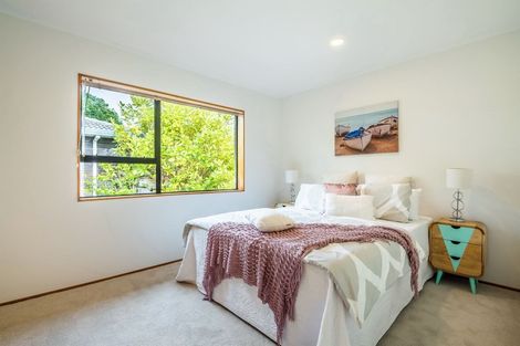 Photo of property in 1/29 Radiata Lane, Chatswood, Auckland, 0626