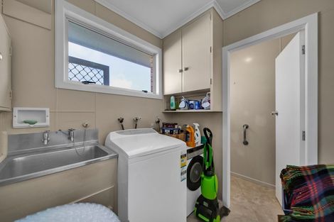 Photo of property in 124 Pioneer Road, Moturoa, New Plymouth, 4310