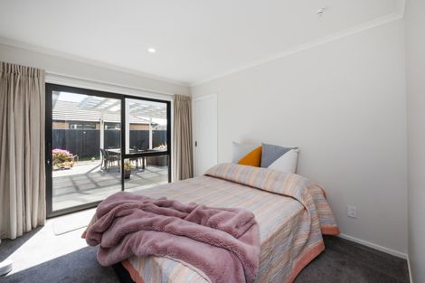 Photo of property in 42 Cyprus Place, Fitzherbert, Palmerston North, 4410