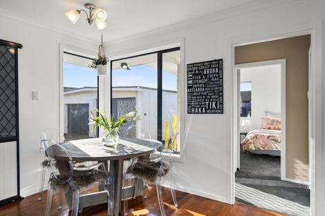 Photo of property in 320 Main North Road, Redwood, Christchurch, 8051