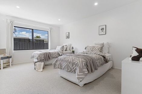 Photo of property in 111 Dickson Road, Papamoa Beach, Papamoa, 3118