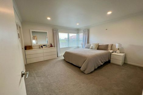 Photo of property in 2/32a Howard Road, Northcote, Auckland, 0627