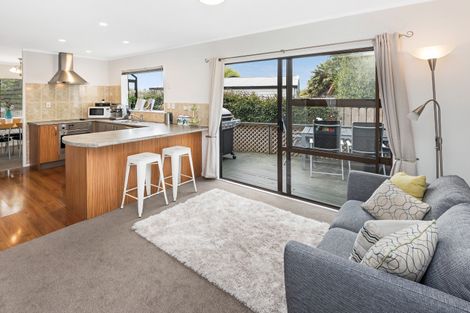 Photo of property in 25 Gosford Drive, Botany Downs, Auckland, 2010