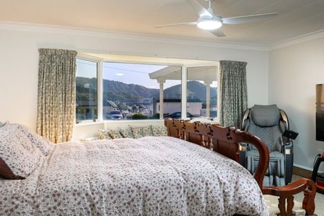 Photo of property in 40-42 Waikawa Road, Picton, 7220