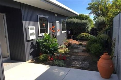 Photo of property in 25d Saltburn Road, Milford, Auckland, 0620