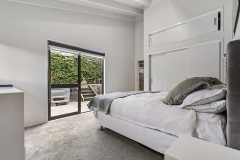 Photo of property in 2/24 Colonial Road, Birkenhead, Auckland, 0626