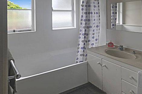 Photo of property in 2/221 Mount Smart Road, Onehunga, Auckland, 1061