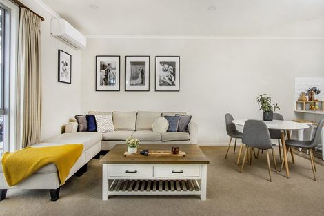 Photo of property in 9s Clearwater Cove, West Harbour, Auckland, 0618