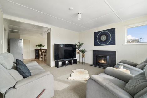 Photo of property in 2 Tapsell Road, Fairy Springs, Rotorua, 3015