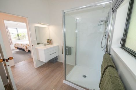 Photo of property in 38 Stratford Drive, Cable Bay, 0420