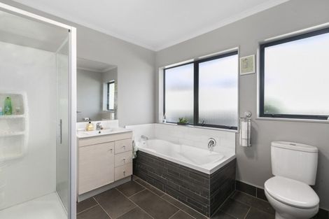 Photo of property in 8 Dumfries Place, Pyes Pa, Tauranga, 3112